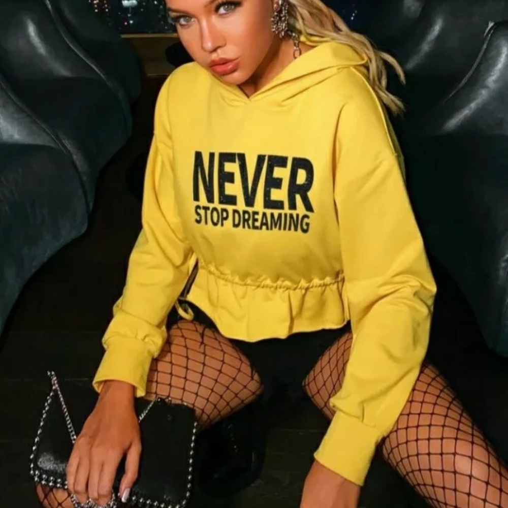 Women Slogan Print Drawstring Waist Crop Hoodie